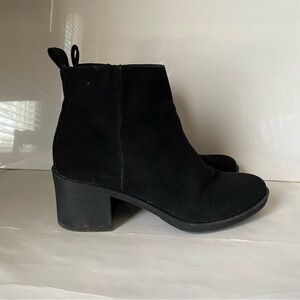 Divided Black Suede Ankle Boots 38